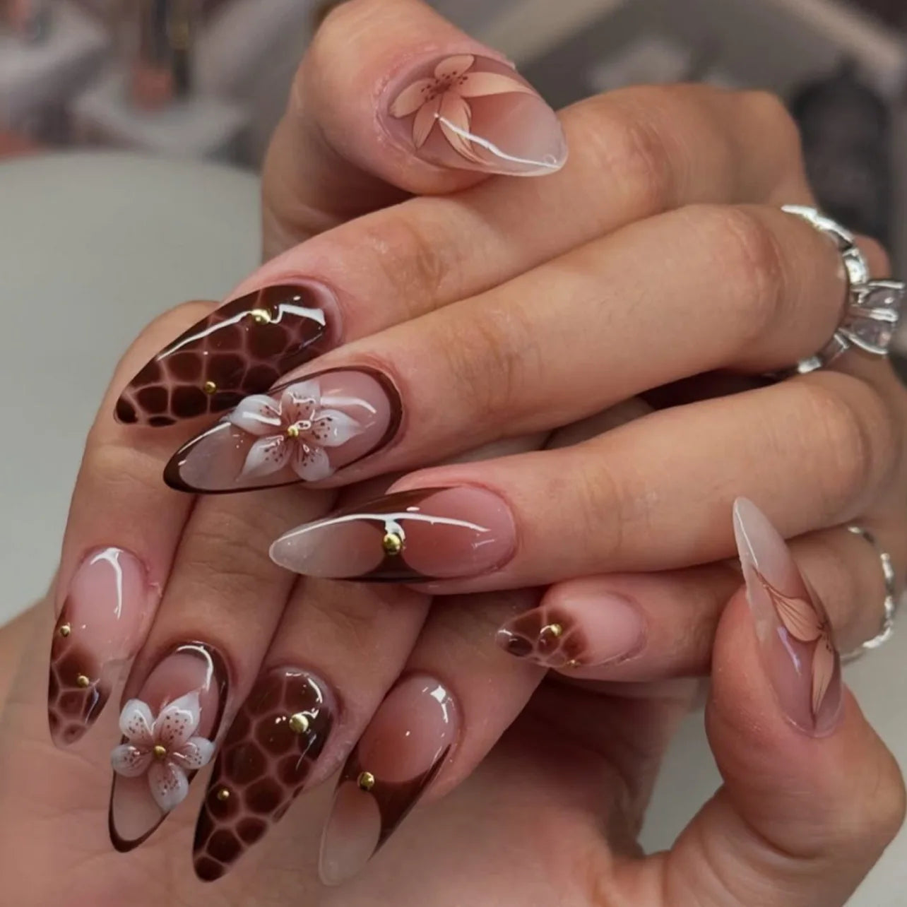 24pcs White Flower Fake Nail Yellow Pink Blush Almond Shaped Press on Nails
