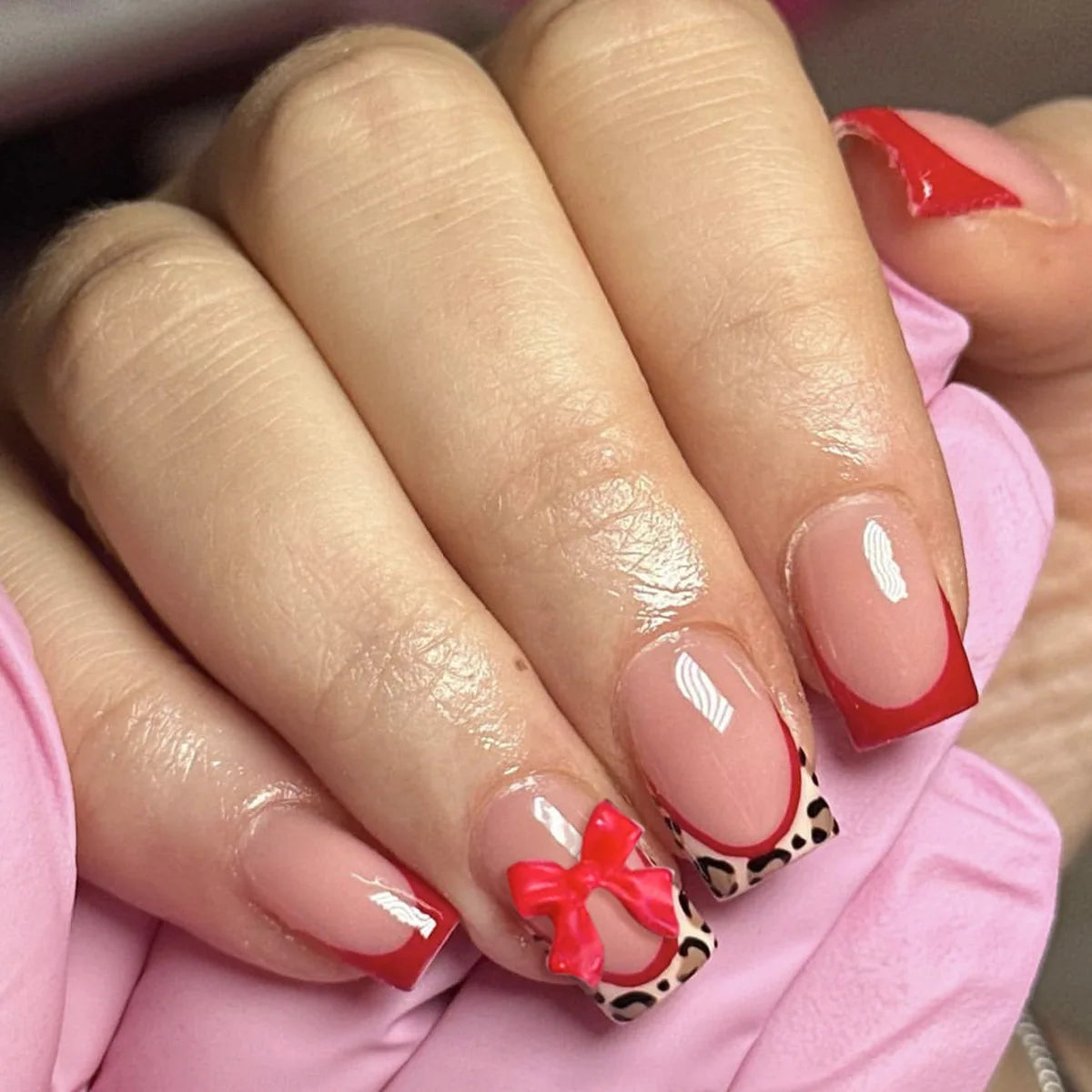 24Pcs Pink French Style Fake Nails 3D Bow Designs Short Square Press on Nails