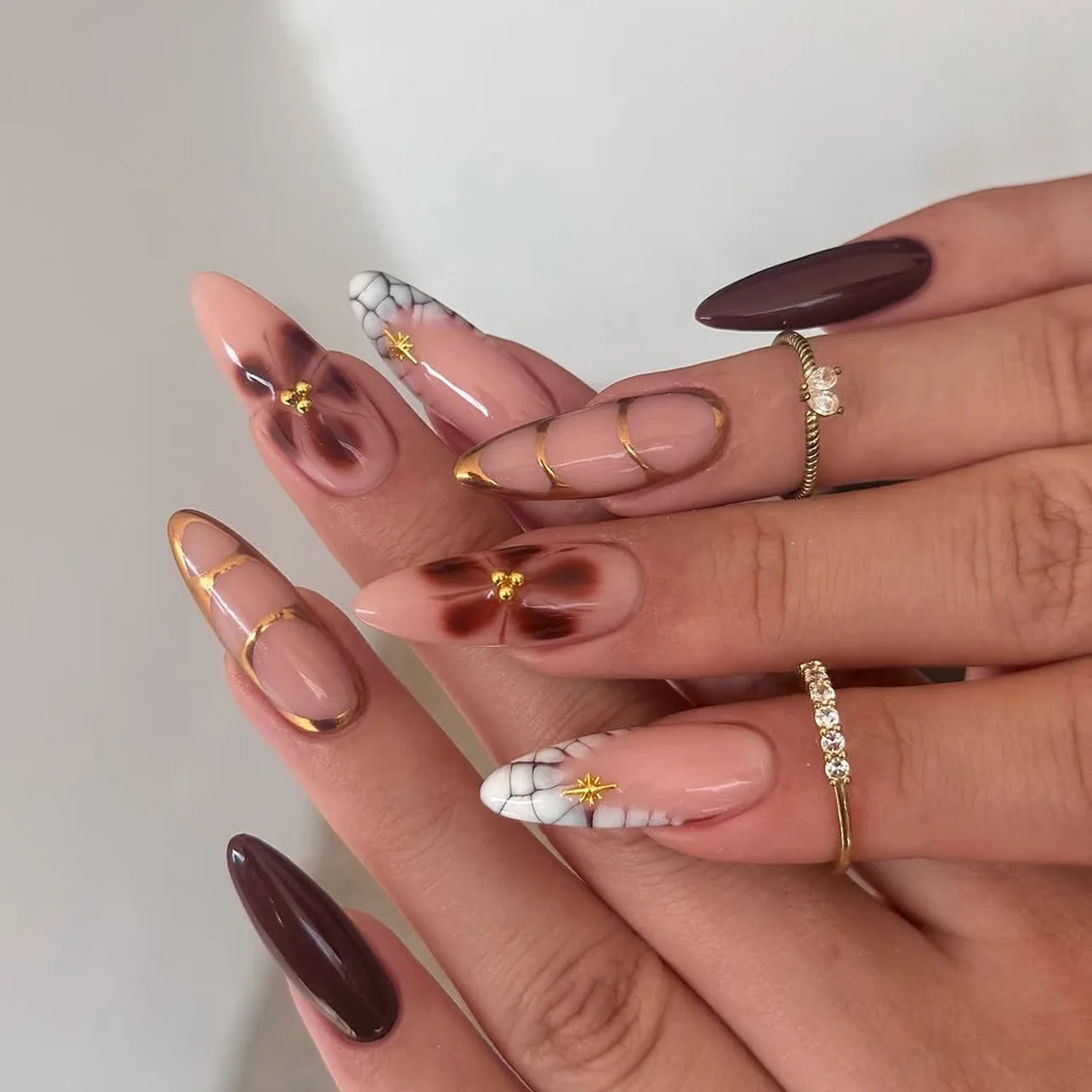 24pcs White Flower Fake Nail Yellow Pink Blush Almond Shaped Press on Nails